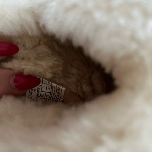 UGG platform Tan Slippers with Cream Fur - Picture 6 of 6